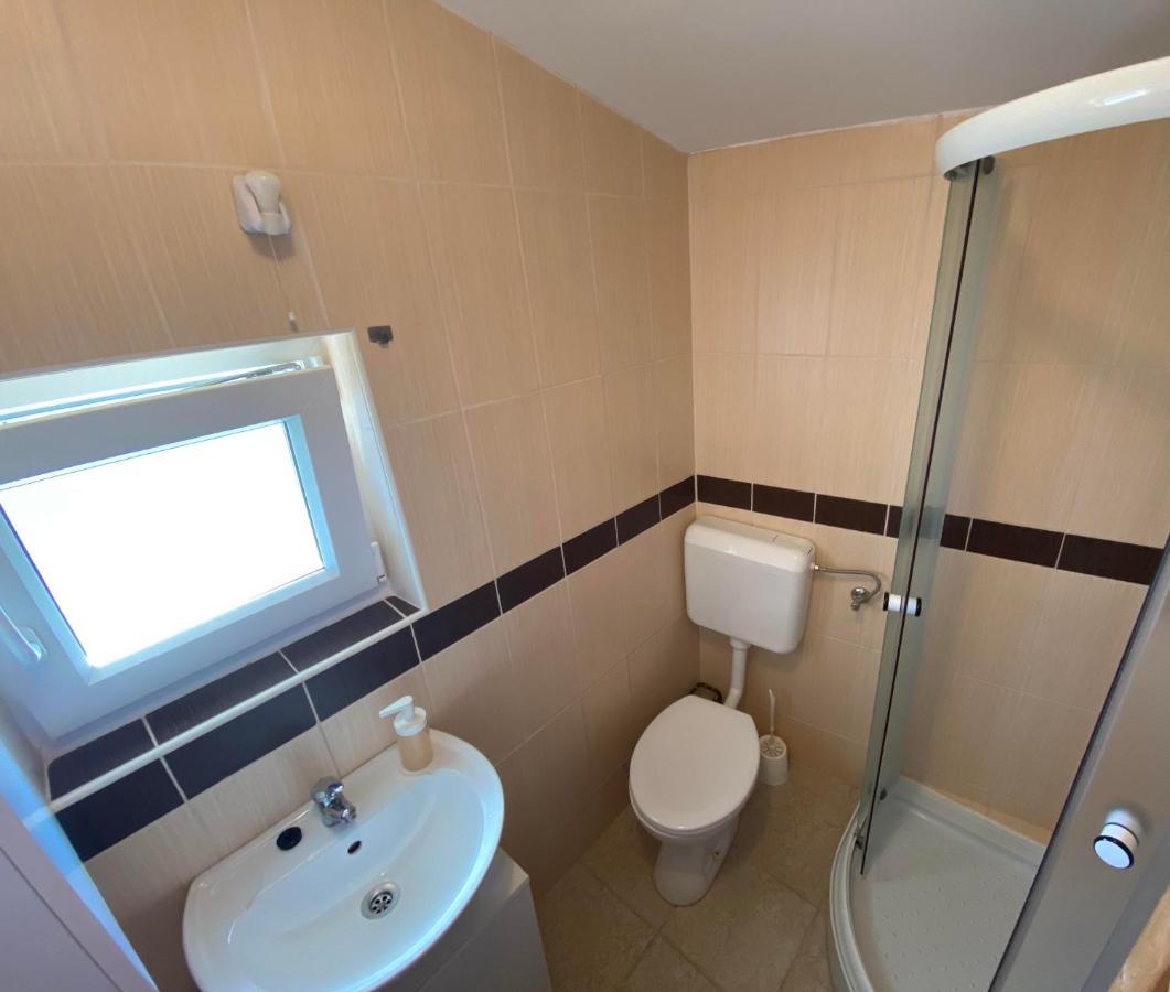 Beachfront Apartment Вир Екстериор снимка