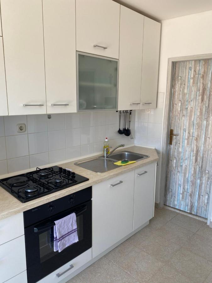 Beachfront Apartment Вир Екстериор снимка